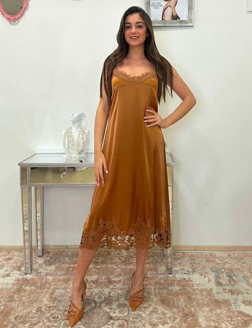 Abito ampio con pizzo SoAllure