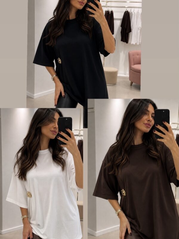 T-shirt over con dettaglio gioiello